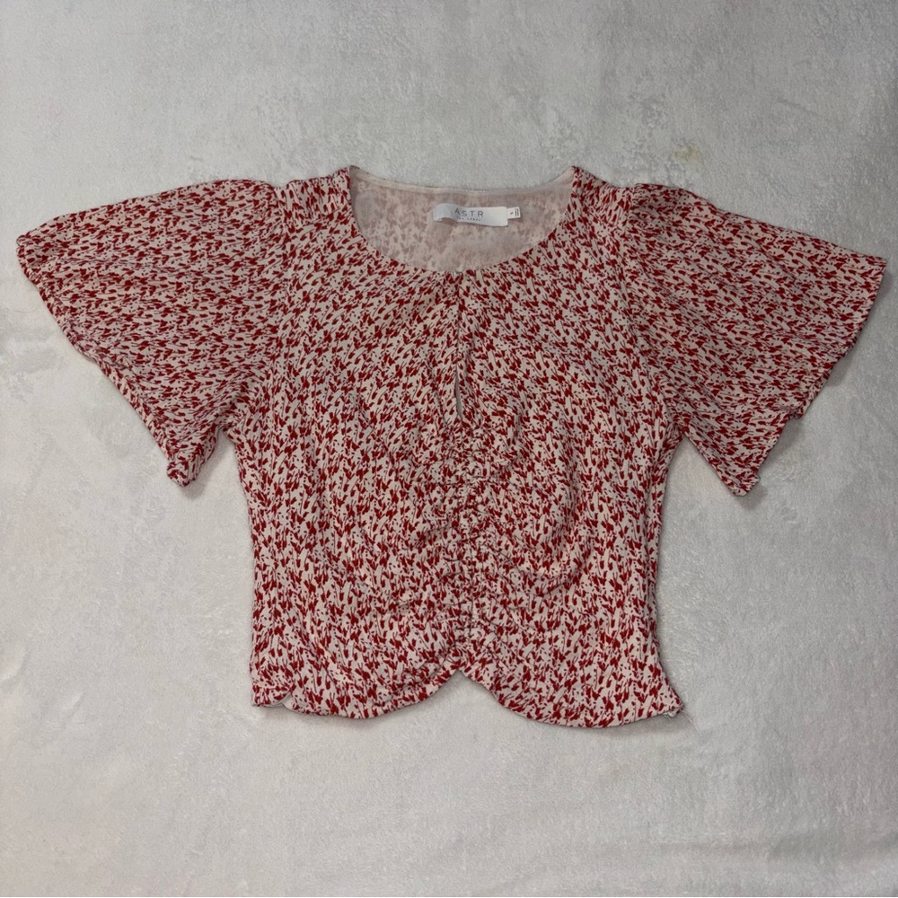 ASTR The Label keyhole Front Flutter Sleeve Red Ditzy Floral Top Size Small